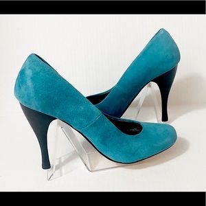 New Two Lips suede Turquoise pumps heels size 7
